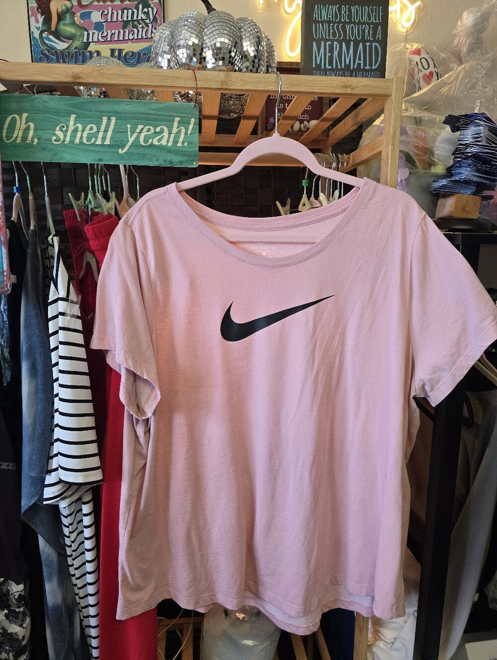 #0686 2X NIKE Dri-Fit Tee Pink & Black Swoosh 26.5"PTP 28-31.75"Long Soft!
